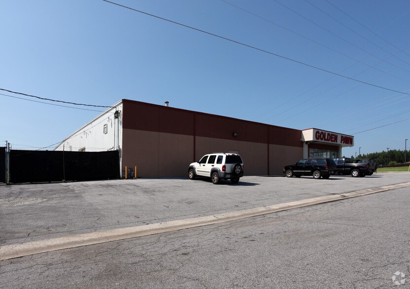 More Photos Of 2215 Pelham Pky, Pelham Freestanding For Lease