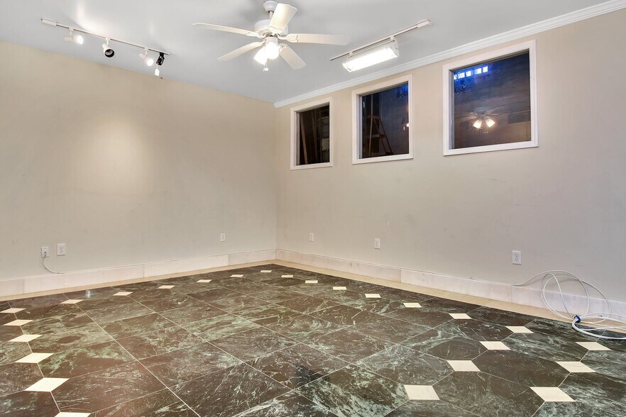 More Photos Of 507-511 45th St, Union City Health Club For Lease