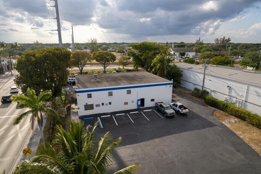 More Photos Of 55 SW 10th St, Deerfield Beach Service For Sale