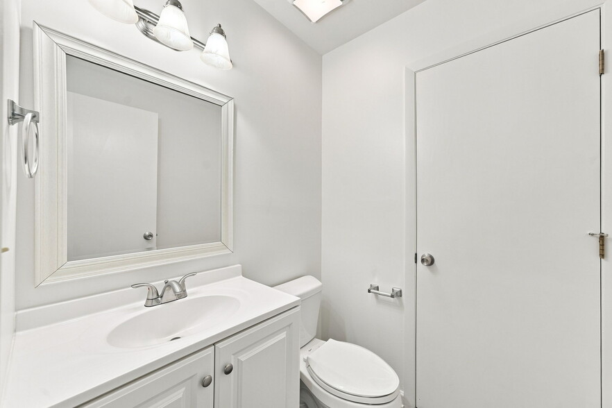 More Photos Of 600 Houze Way, Roswell Medical For Lease