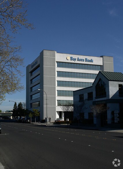 More Photos Of 900 Veterans Blvd, Redwood City Office For Lease