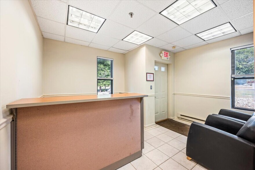 More Photos Of 14 Ilene Ct, Hillsborough Flex For Sale