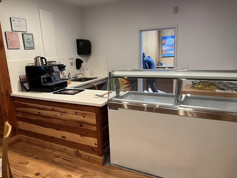 More Photos Of 281 Fernbridge Dr, Fortuna Restaurant For Sale