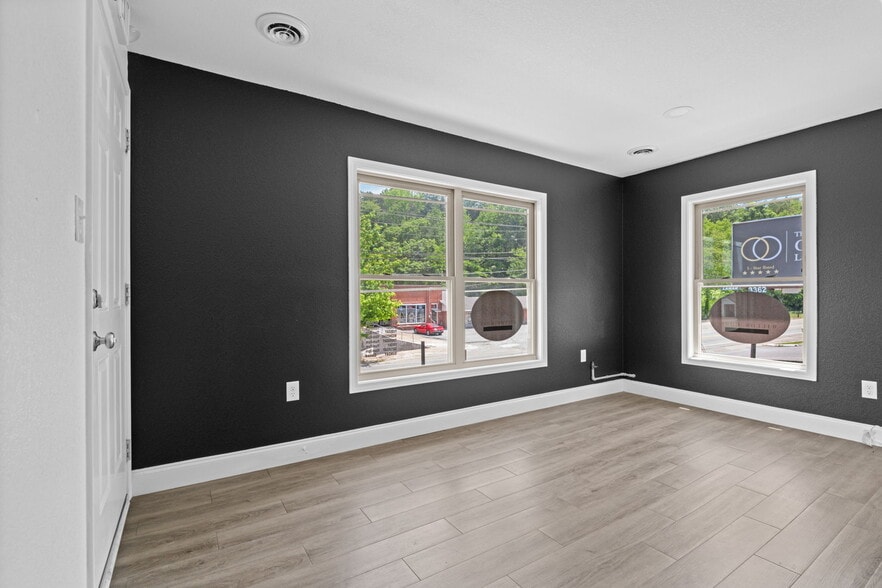 More Photos Of 901 S Main St, Rocky Top Office For Lease