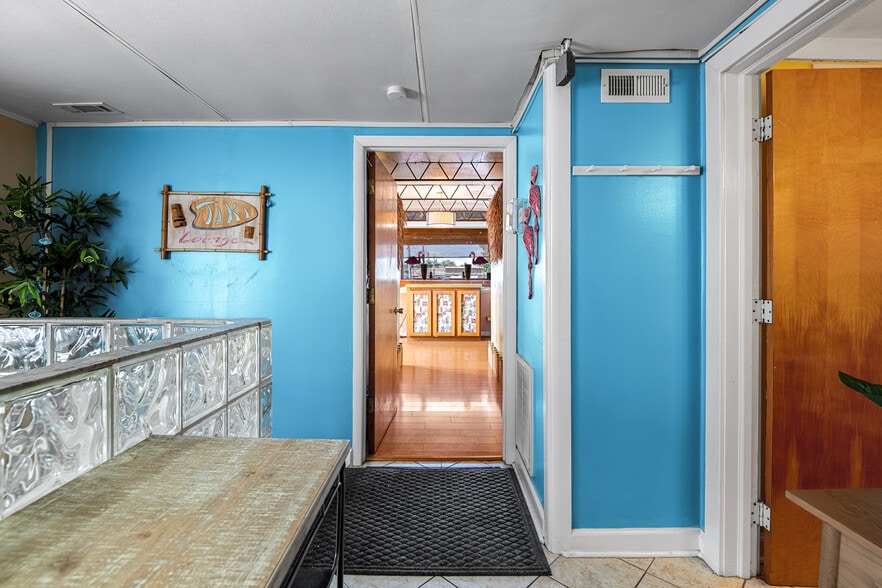 More Photos Of 10 S Crenshaw Ave, Richmond Freestanding For Lease