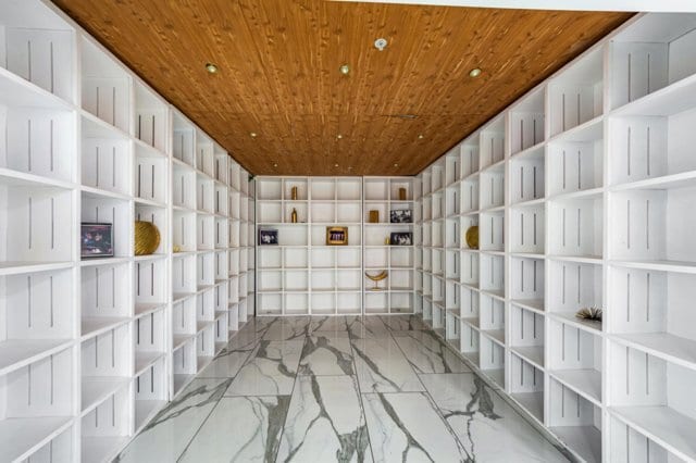 More Photos Of 4225 Crenshaw Blvd, Los Angeles Bar For Lease