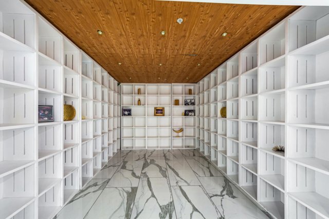 More Photos Of 4225 Crenshaw Blvd, Los Angeles Bar For Lease