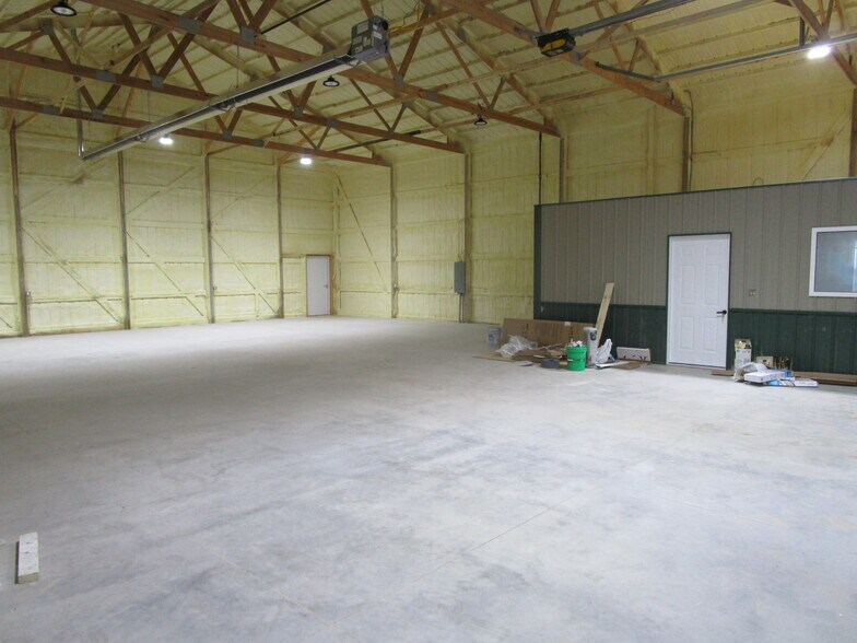 More Photos Of 365 Airlinks Dr, Garden City Industrial For Sale