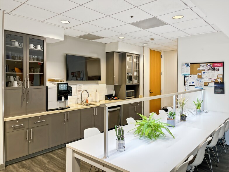 More Photos Of 300 Spectrum Center Dr, Irvine Coworking Space