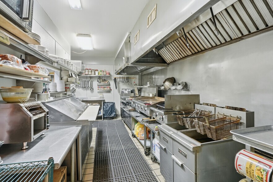 More Photos Of 4020 E Old US 30, Hamlet Restaurant For Sale