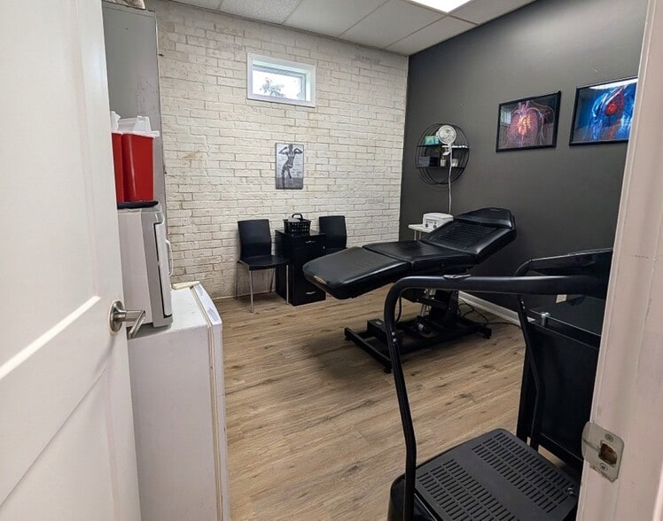 More Photos Of 400 W Methvin St, Longview Office For Sale