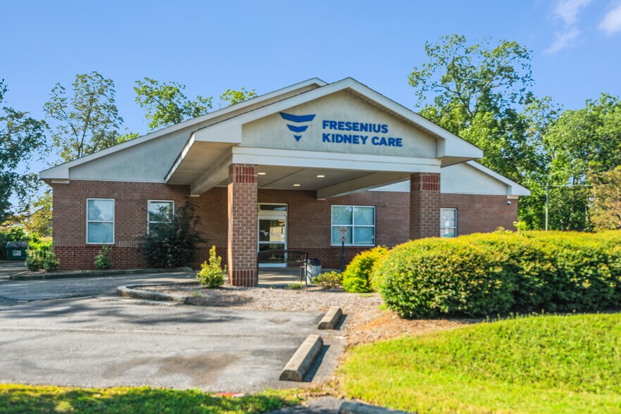 Primary Photo Of 717 Stone Ave, Talladega Medical For Sale