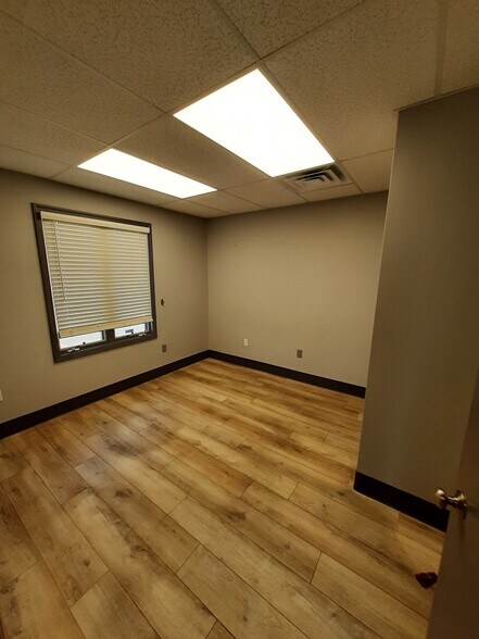More Photos Of 4607 Wyland Dr, Elkhart Warehouse For Lease