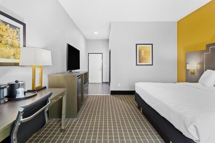 More Photos Of 13600 Hartman Ln, Walker Hotel For Sale