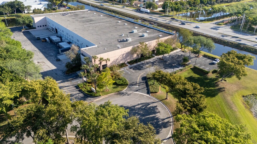 More Photos Of 10101-10151 Business Dr, Miramar Warehouse For Lease
