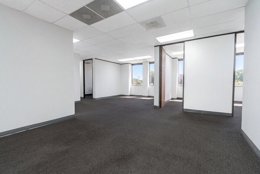More Photos Of 7410 Blanco Rd, San Antonio Office For Lease