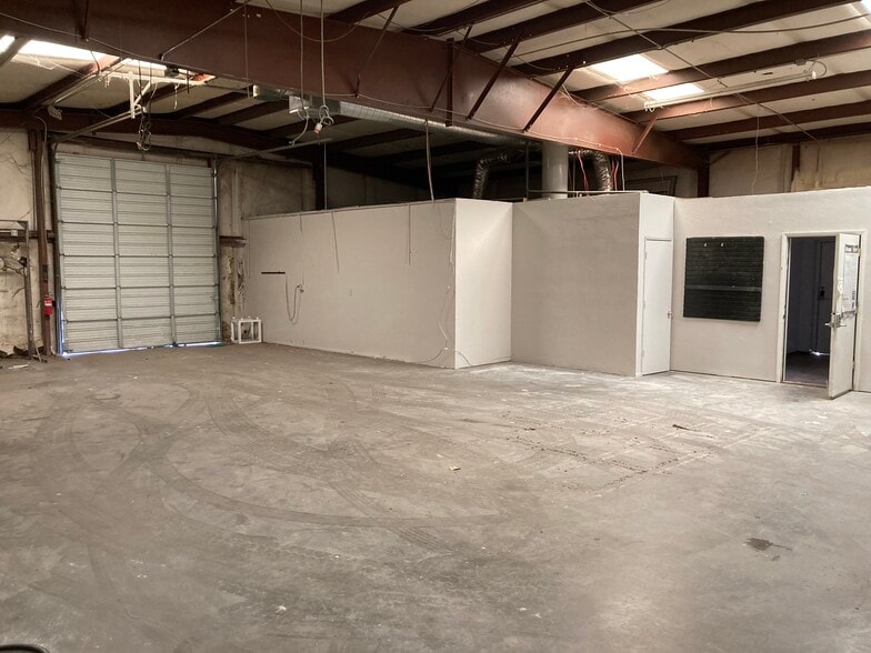 More Photos Of 2601 N Lake Valley Rd, Prescott Valley Warehouse For Lease