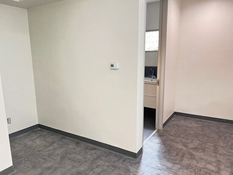 More Photos Of 1084-1088 S Fairfax Ave, Los Angeles Freestanding For Lease