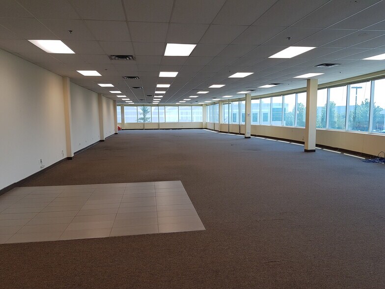 More Photos Of 385 Connie Cres, Concord Warehouse For Lease