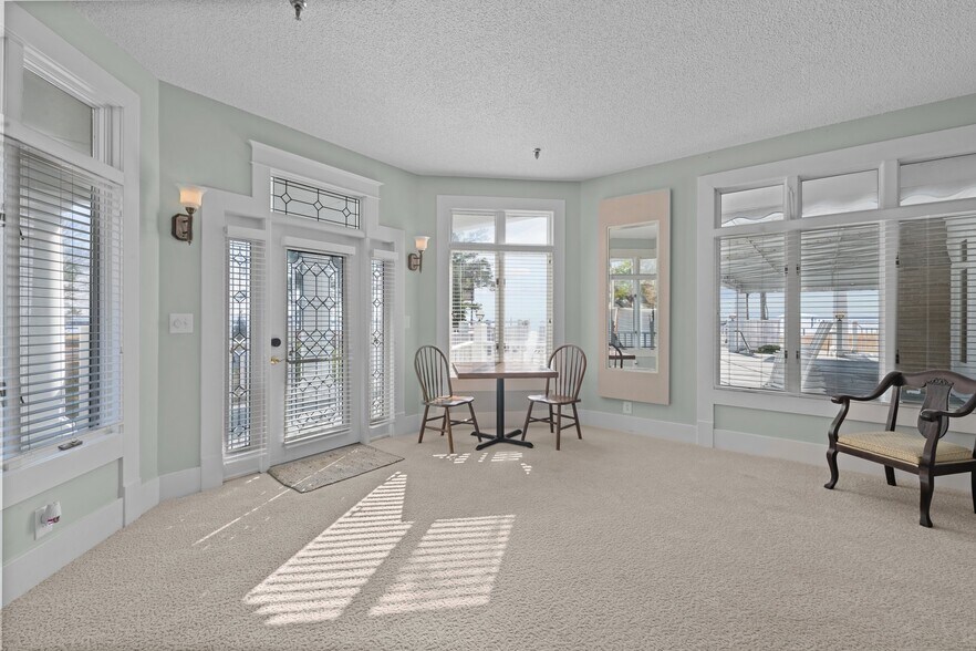 More Photos Of 738 E Main St, Belhaven Hotel For Sale