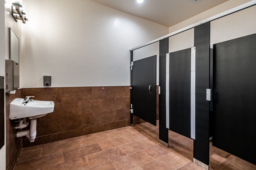 More Photos Of 315 E Andy Devine Ave, Kingman Hotel For Sale