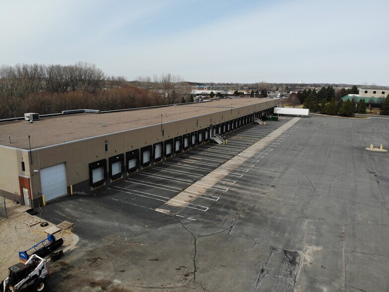 More Photos Of 1010 Aldrin Dr, Eagan Warehouse For Lease