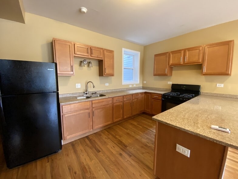 More Photos Of 4522 S Calumet Ave, Chicago Apartments For Sale