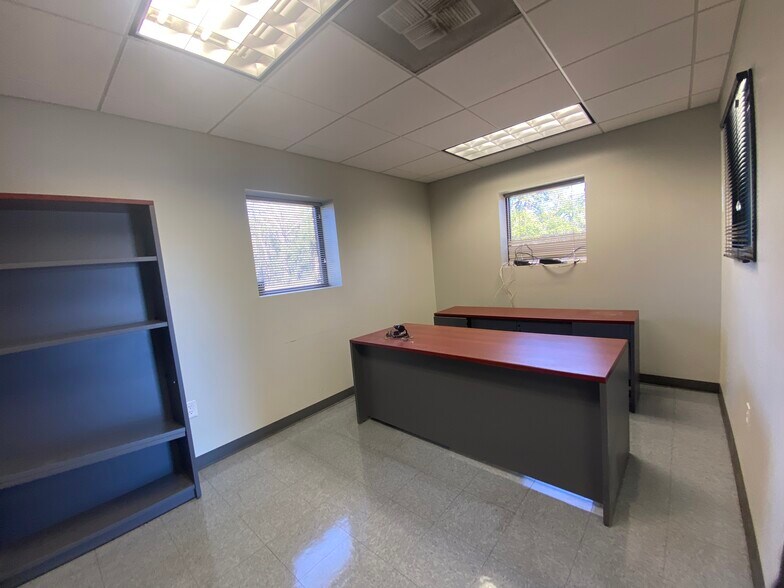 More Photos Of 7030 Wespark Cir, Beaumont Warehouse For Lease