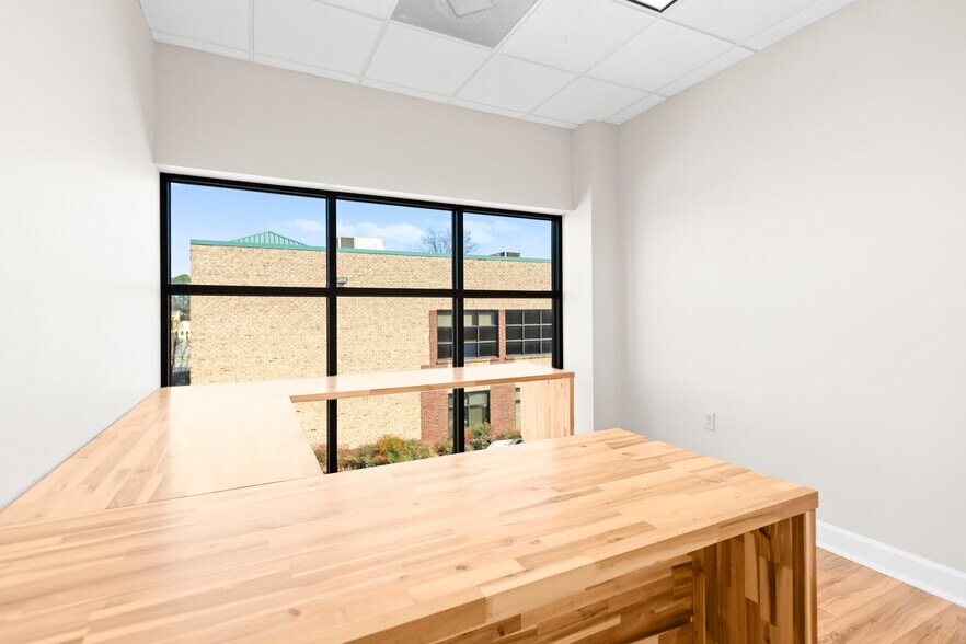 More Photos Of 19810 W Catawba Ave, Cornelius Office For Lease