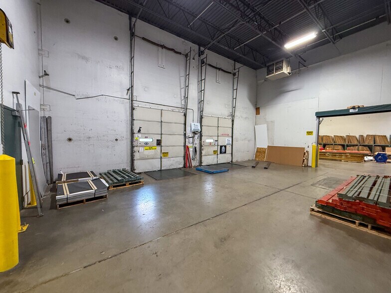 More Photos Of 1400 Crispin Dr, Elgin Warehouse For Lease
