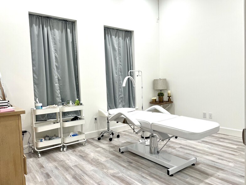 More Photos Of 21777 Merchants Way, Katy Medical For Sale
