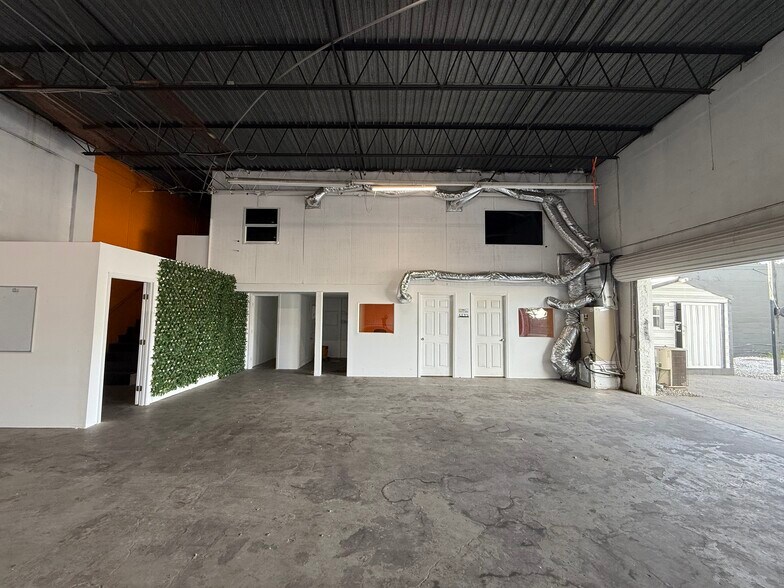 More Photos Of 1717 W Kennedy Blvd, Tampa Warehouse For Sale