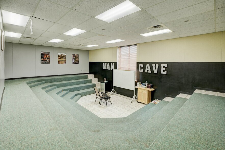 More Photos Of 1111 SW 89th St, Oklahoma City Specialty For Sale