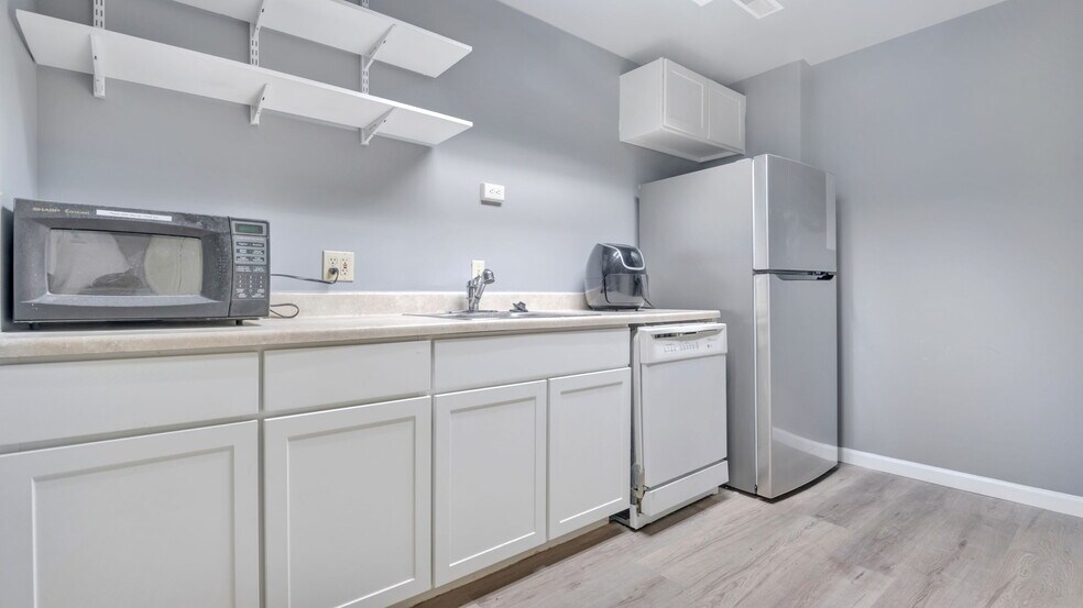 More Photos Of 323 8th St NE, Washington Apartments For Sale