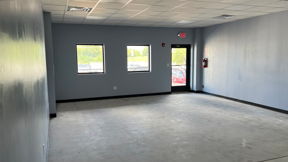 More Photos Of 224 N Stewart Ave, Springfield Warehouse For Lease