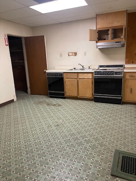 More Photos Of 1063 E Parkway South, Memphis Flex For Sale