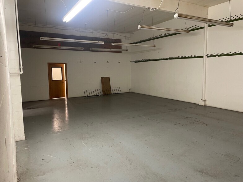 More Photos Of 5417 E Broadway Ave, Spokane Service For Sale