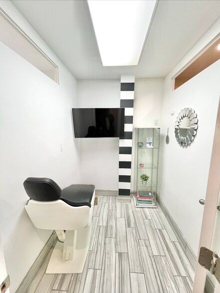 More Photos Of 250 E 32nd St, New York Office Residential For Sale