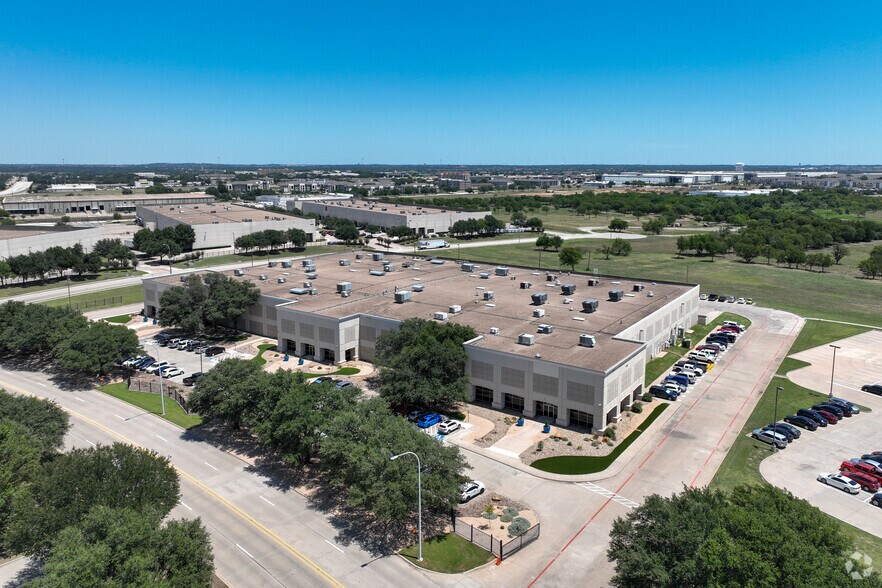 More Photos Of 4701 Mercantile Dr, Fort Worth Showroom For Sale