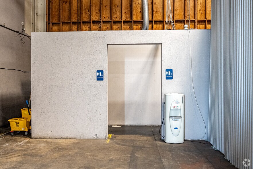 More Photos Of 929 S Azusa Ave, City Of Industry Warehouse For Lease