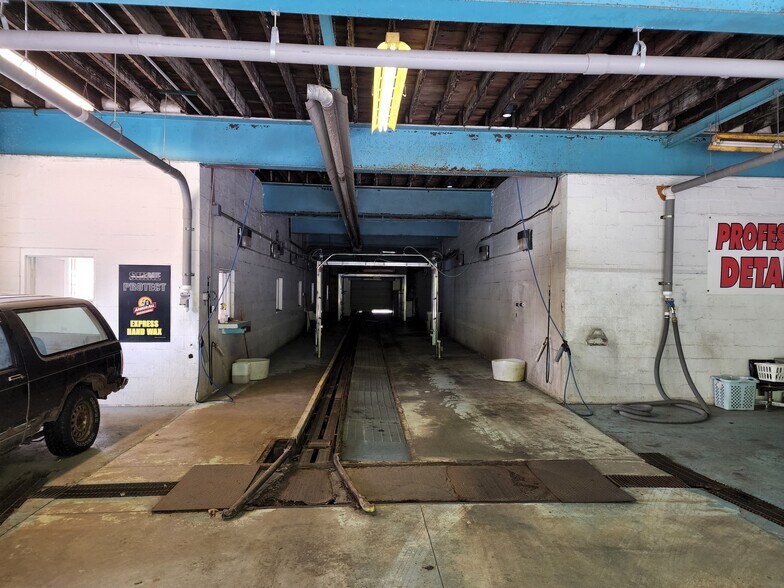 More Photos Of 1100 Fulton St, Scranton Service For Sale