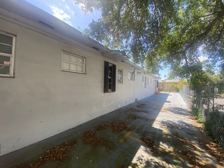 More Photos Of 3080 W Flagler St, Miami Medical For Sale