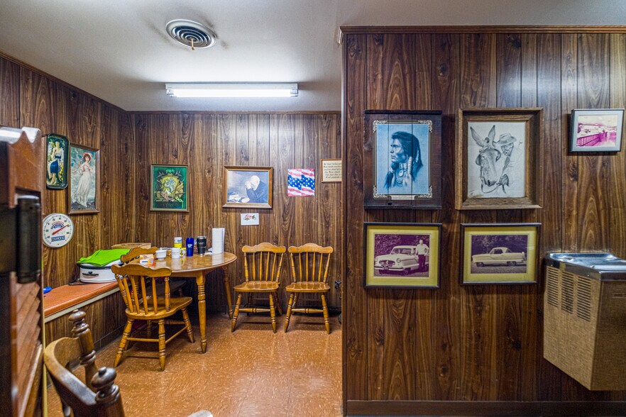 More Photos Of 100 Hopkinsville St, Russellville Freestanding For Sale