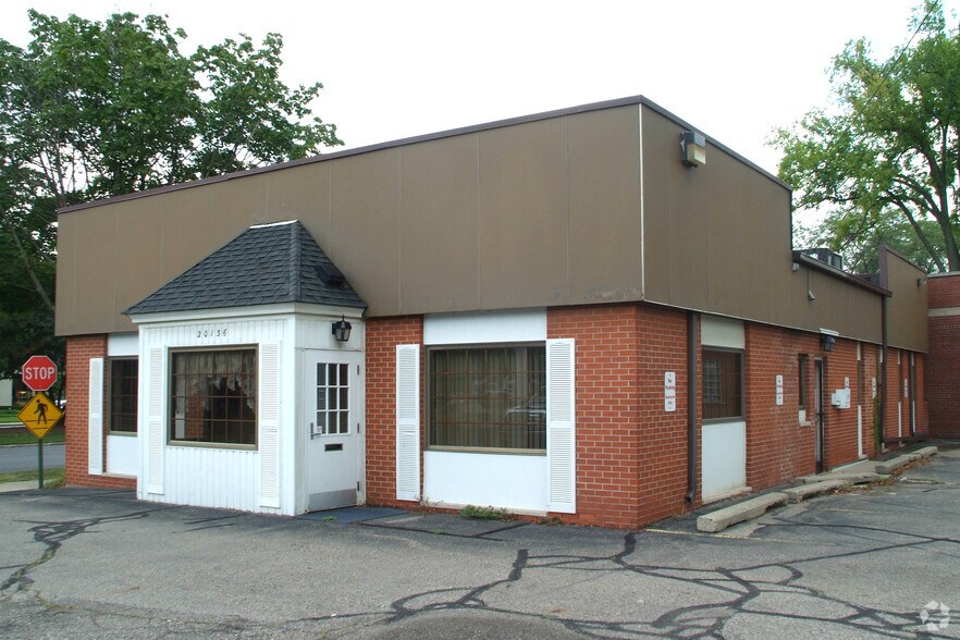 More Photos Of 20136 Mack Ave, Grosse Pointe Woods Medical For Lease