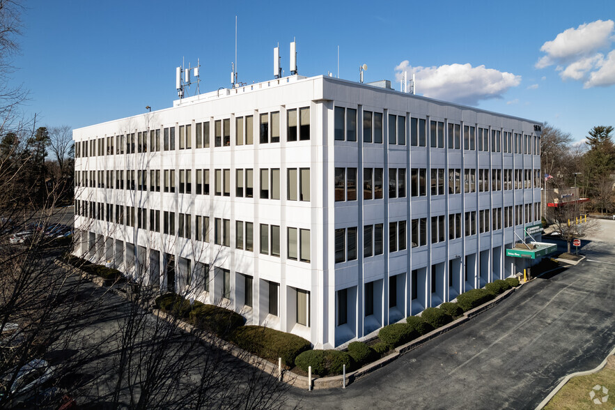 Primary Photo Of 1974 Sproul Rd, Broomall Office For Lease