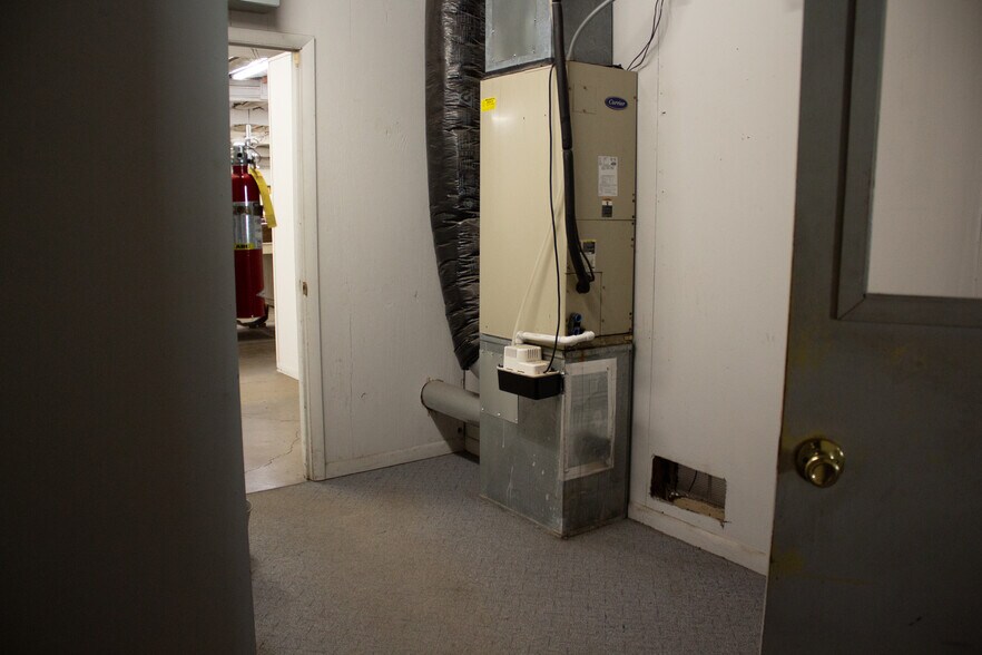 More Photos Of 645 Bellefontaine Ave, Marion Light Distribution For Sale