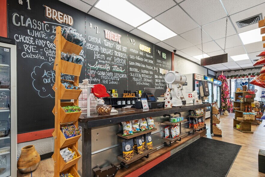 More Photos Of 140 Clinton St, Schenectady Storefront Retail Residential For Lease