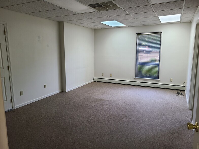 More Photos Of 349 York Rd, Willow Grove Medical For Lease