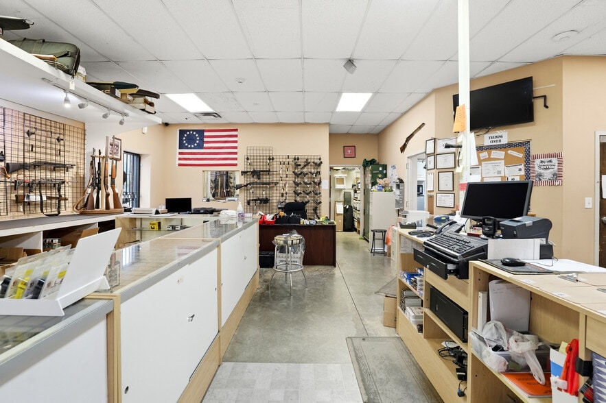 More Photos Of 6190 Parkway North Dr, Cumming Light Distribution For Sale