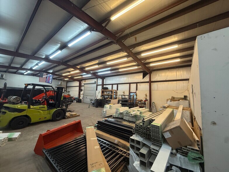 More Photos Of 850500 Us-17, Yulee Warehouse For Lease